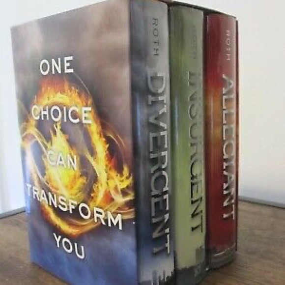 Other - 📚Book Bundle 📚 Divergent series